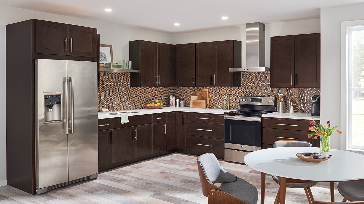 Maximizing Efficiency and Aesthetics: Office Layout with Cabinets